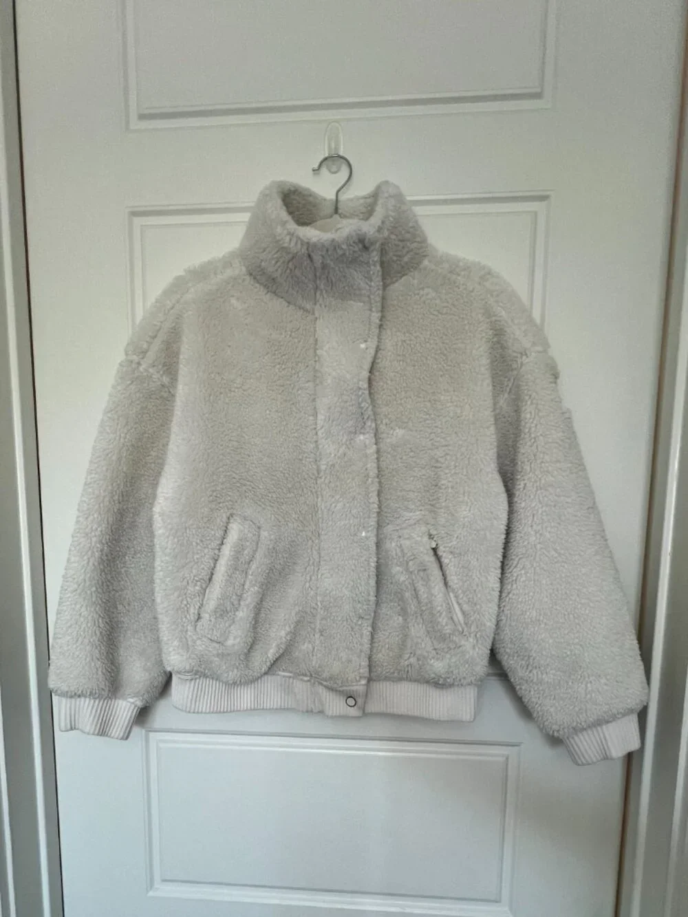 ALO YOGA Sherpa Varsity Bomber Jacket Size Small Ivory Off White Full Zip Coat